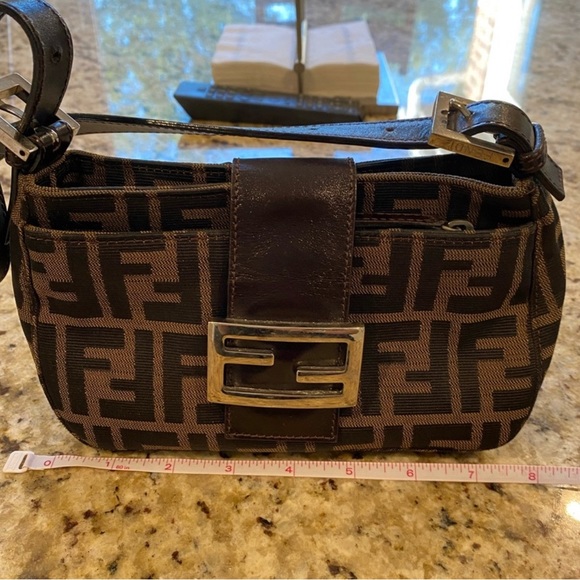 Stunning well loved Fendi mini Zucca print canvas shoulder bag. - Picture 3 of 7